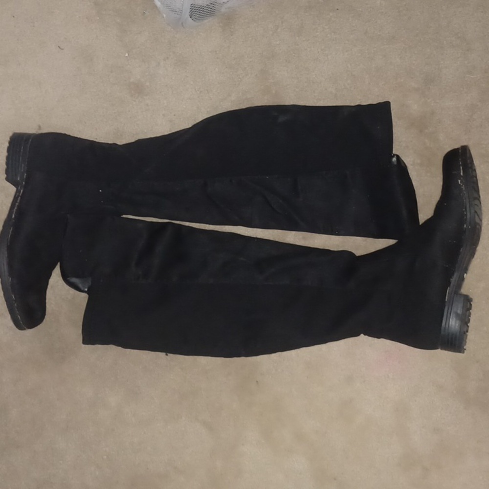 Unisa Knee high black boots w/ 1 in heel